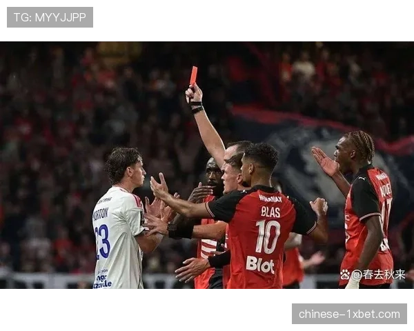 里昂客战巴黎圣日耳曼,中场伤缺或影响防守稳定性